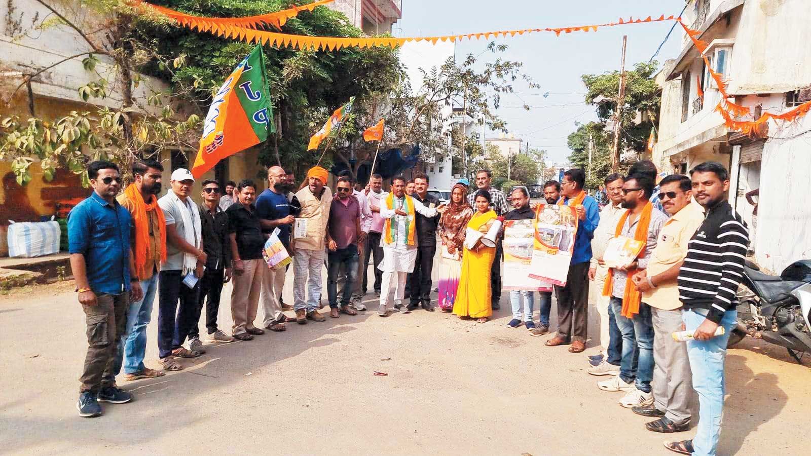 आमचुनाव की तैयारी शुरू, कार्यकर्ता पहुंच रहे घर-घर