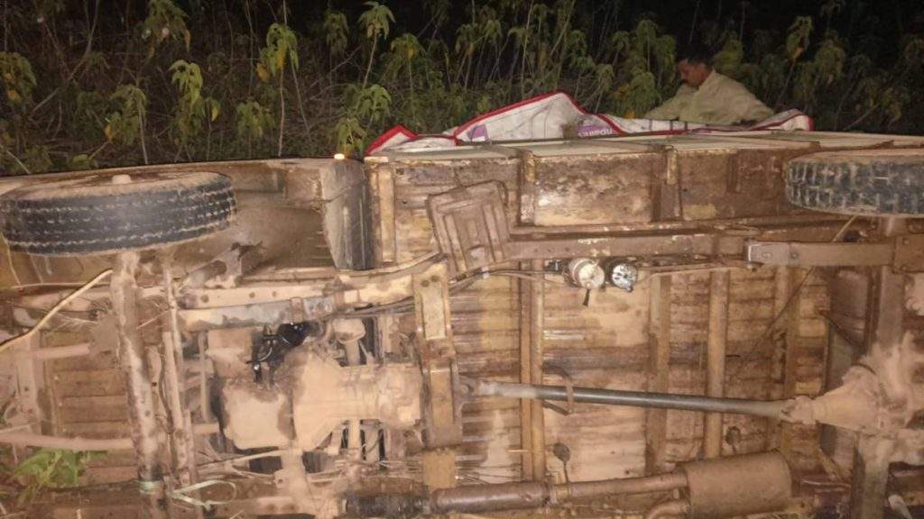 पिकअप पलटी,  दो  गंभीर