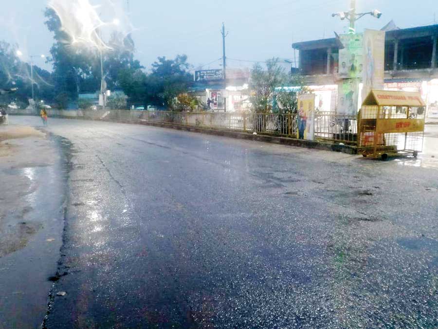 चमक गरज के साथ बारिश फिर बढ़ी ठंड