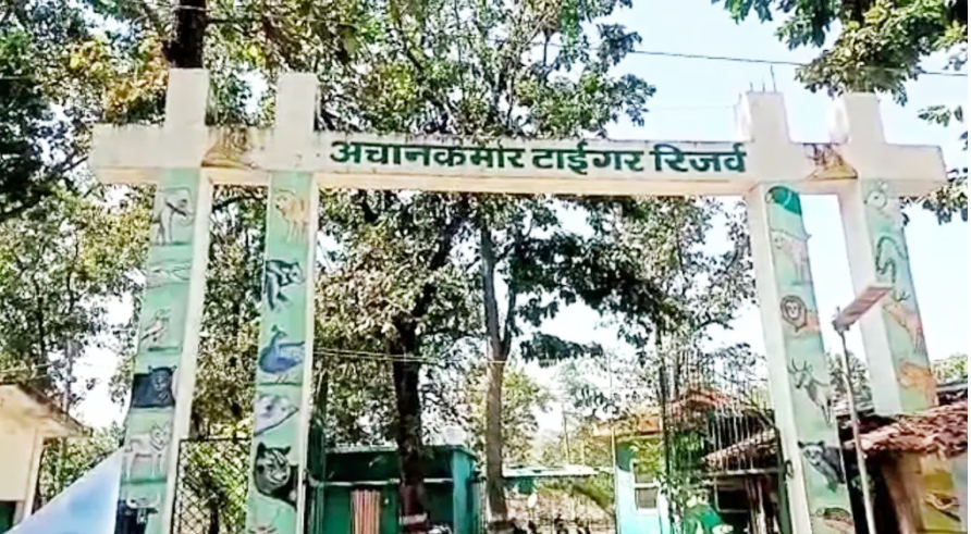 बुकिंग के बाद भी एटीआर सैर कराए बिना लौटाया, पर्यटक ने मांगी क्षतिपूर्ति बुकिंग के बाद भी एटीआर सैर कराए बिना लौटाया, पर्यटक ने मांगी क्षतिपूर्ति