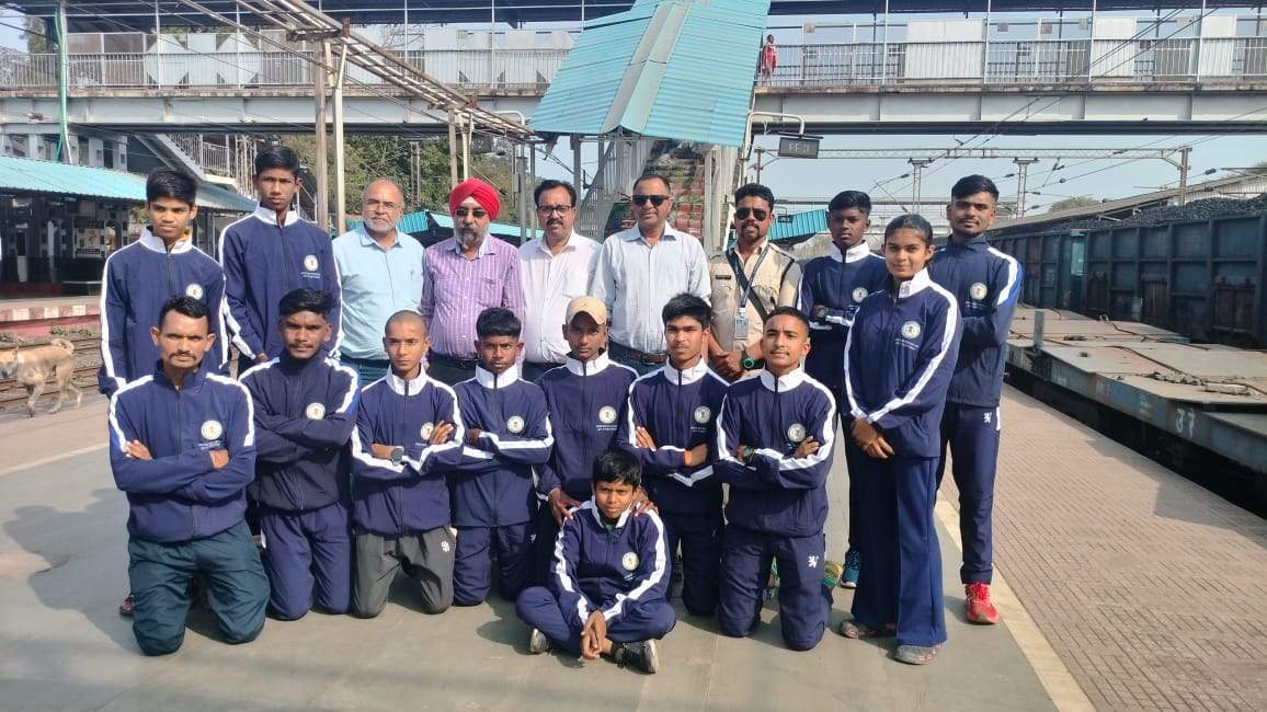 नांदगांव की टीम अहमदाबाद रवाना नांदगांव की टीम अहमदाबाद रवाना