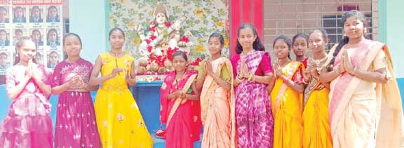 हर्षोल्लास के साथ मनी बसंत पंचमी हर्षोल्लास के साथ मनी बसंत पंचमी