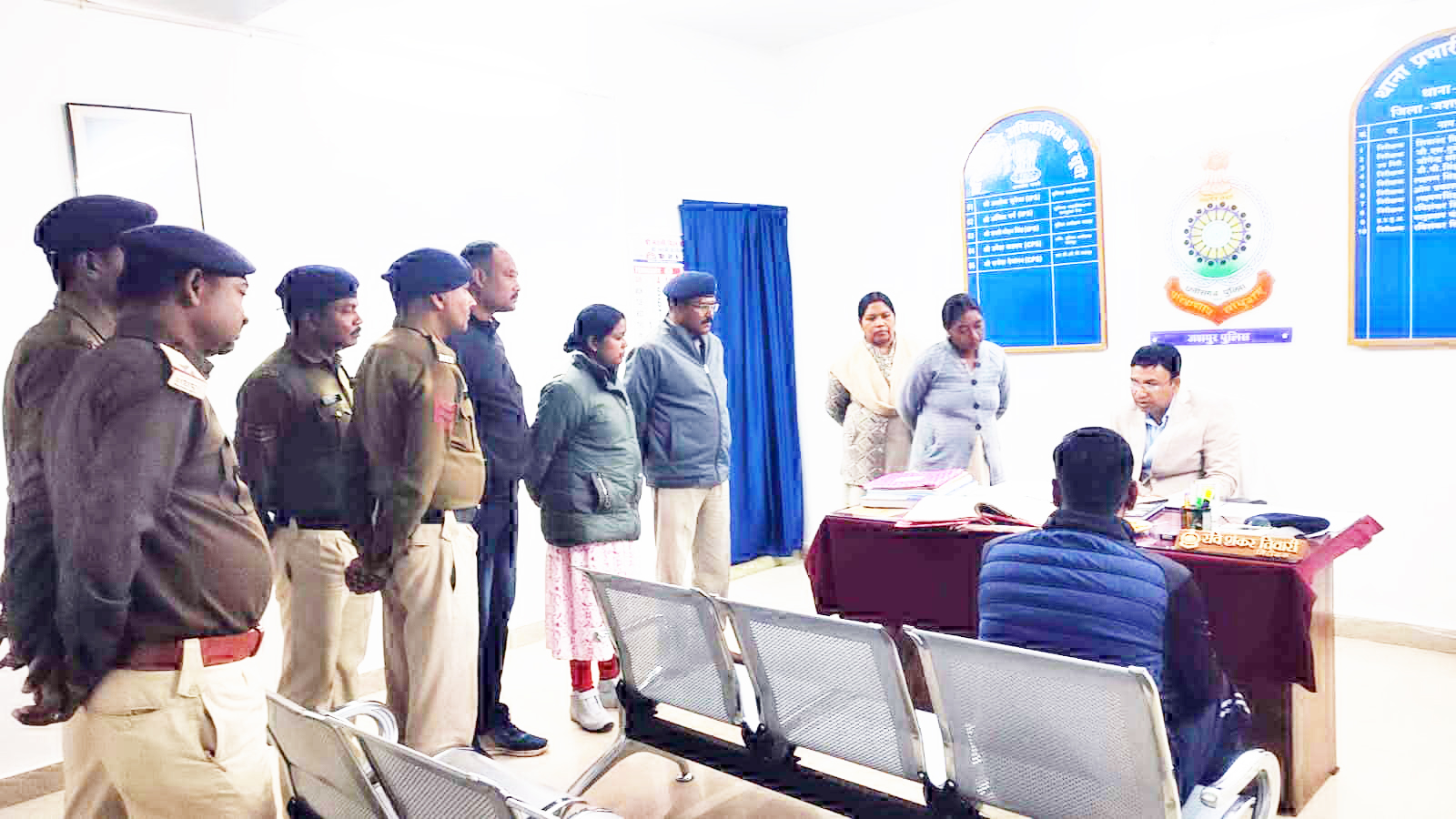 लापरवाही पर फटकार, लंबित प्रकरणों के निराकरण के निर्देश लापरवाही पर फटकार, लंबित प्रकरणों के निराकरण के निर्देश