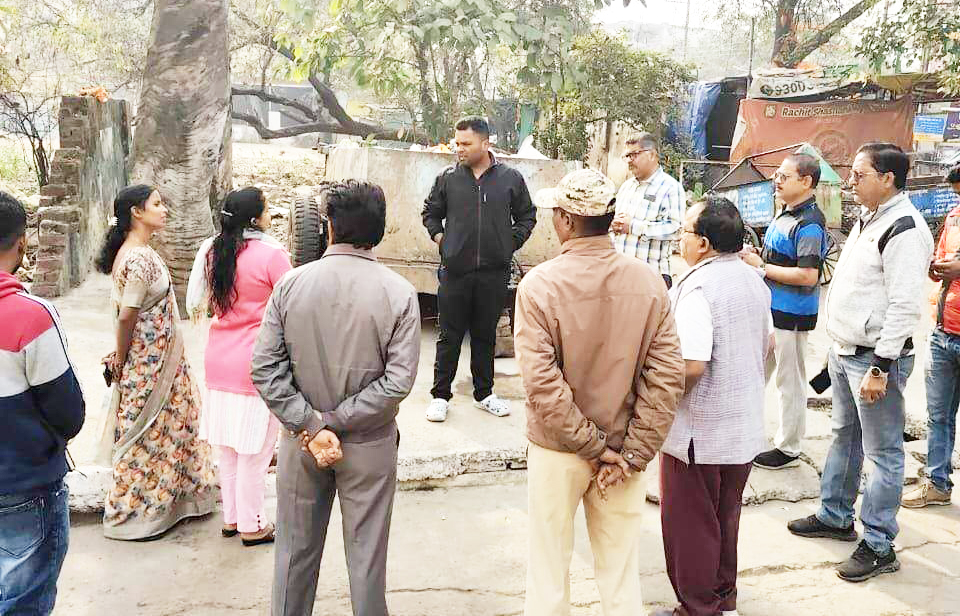आयुक्त ने शहर के आंतरिक क्षेत्र में सफाई का किया निरीक्षण आयुक्त ने शहर के आंतरिक क्षेत्र में सफाई का किया निरीक्षण