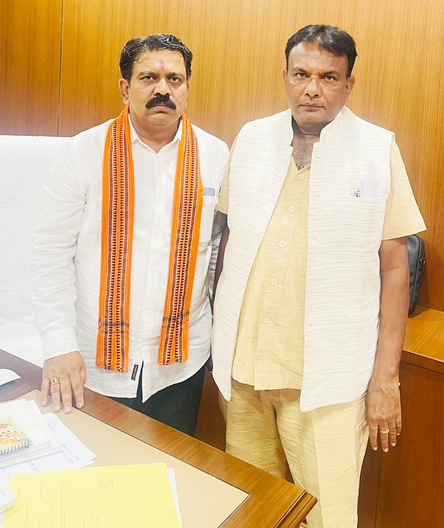 डिप्टी सीएम से मिले जिला मंत्री, क्षेत्र की समस्याओं से कराया अवगत