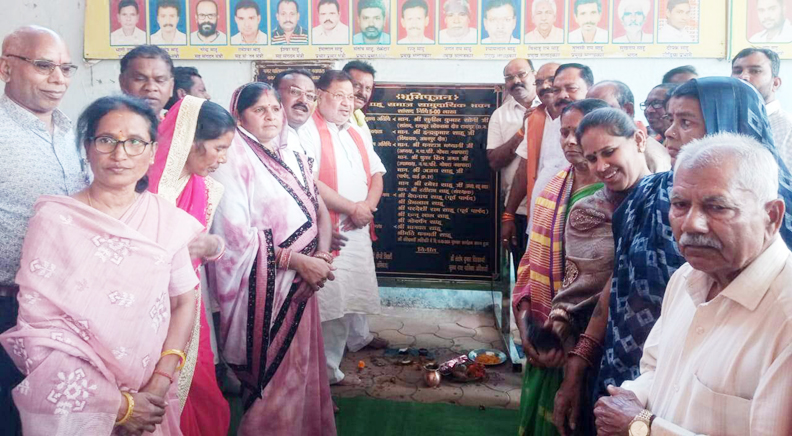 सांसद सोनी के हाथों भूमिपूजन सांसद सोनी के हाथों भूमिपूजन