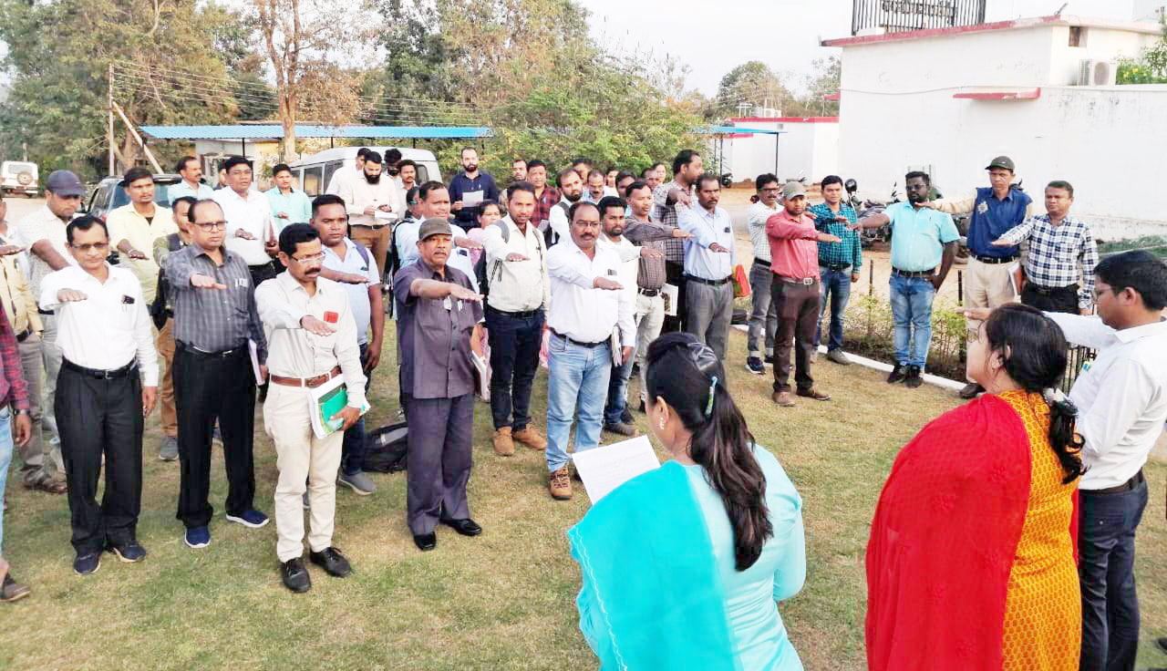 अफसर-कर्मचारियों ने ली जागरूकता की शपथ अफसर-कर्मचारियों ने ली जागरूकता की शपथ