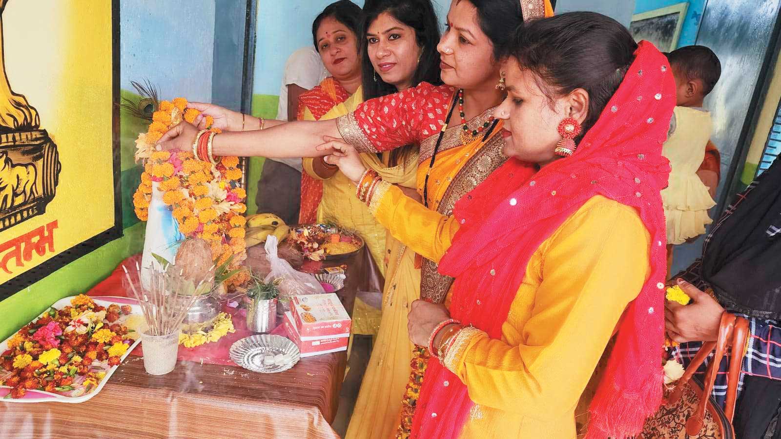 हर्षोल्लास से मना बसंत पंचमी व मातृ-पितृ दिवस