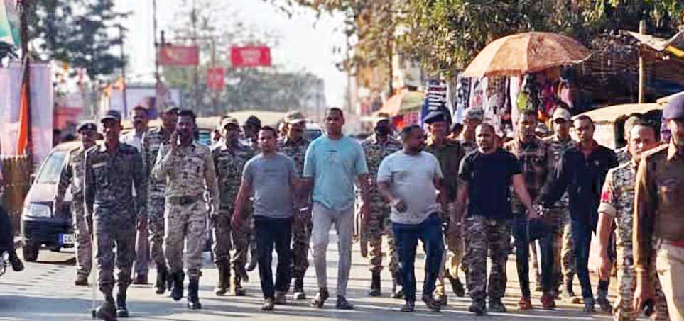 बस स्टैंड में भिड़े दो गैंग, चली गोली, 6 पर मामला दर्ज बस स्टैंड में भिड़े दो गैंग, चली गोली, 6 पर मामला दर्ज