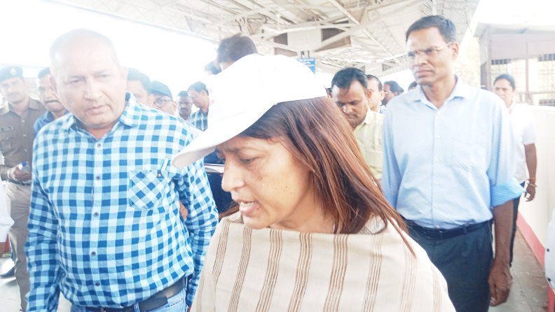 नागपुर मंडल रेल प्रबंधक ने स्टेशन परिसर का किया निरीक्षण नागपुर मंडल रेल प्रबंधक ने स्टेशन परिसर का किया निरीक्षण