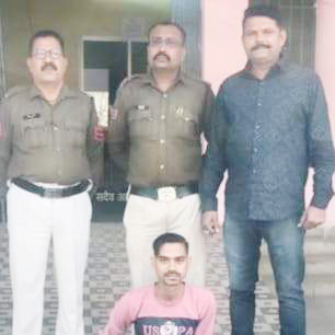 पारिवारिक विवाद, शिक्षक की हत्या, आरोपी गिरफ्तार 