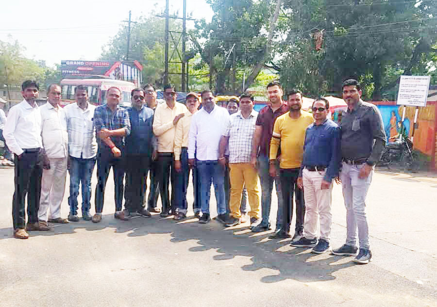 सीसी सडक़ों पर डामरीकरण शुरू सीसी सडक़ों पर डामरीकरण शुरू