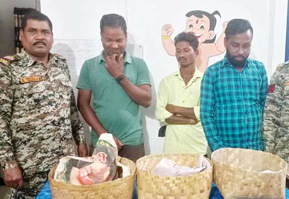 साप्ताहिक बाजार में खुडख़ुडिय़ा खेलाते 3 गिरफ्तार साप्ताहिक बाजार में खुडख़ुडिय़ा खेलाते 3 गिरफ्तार