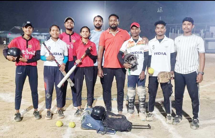 सॉफ्टबॉल नेशनल चैंपियनशिप के लिए जूनियर टीम पटना ले लिए रवाना सॉफ्टबॉल नेशनल चैंपियनशिप के लिए जूनियर टीम पटना ले लिए रवाना