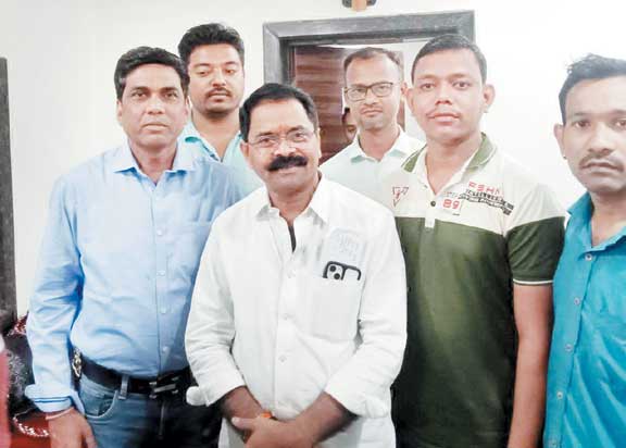 विधायक से समस्या निराकरण की मांग विधायक से समस्या निराकरण की मांग