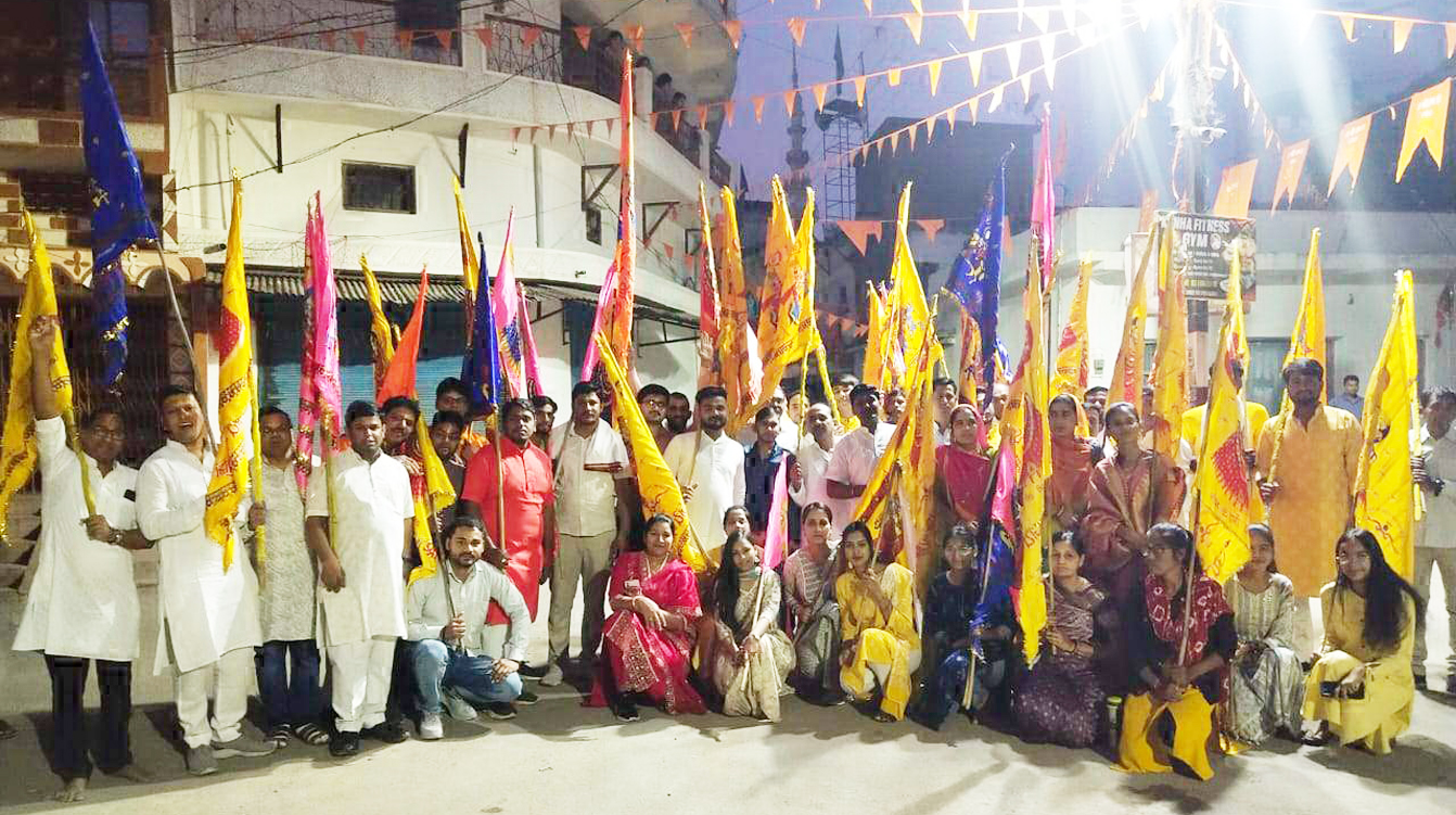 श्याम दरबार चंद्रपुर निशान लेकर पहुंचे श्रद्धालु