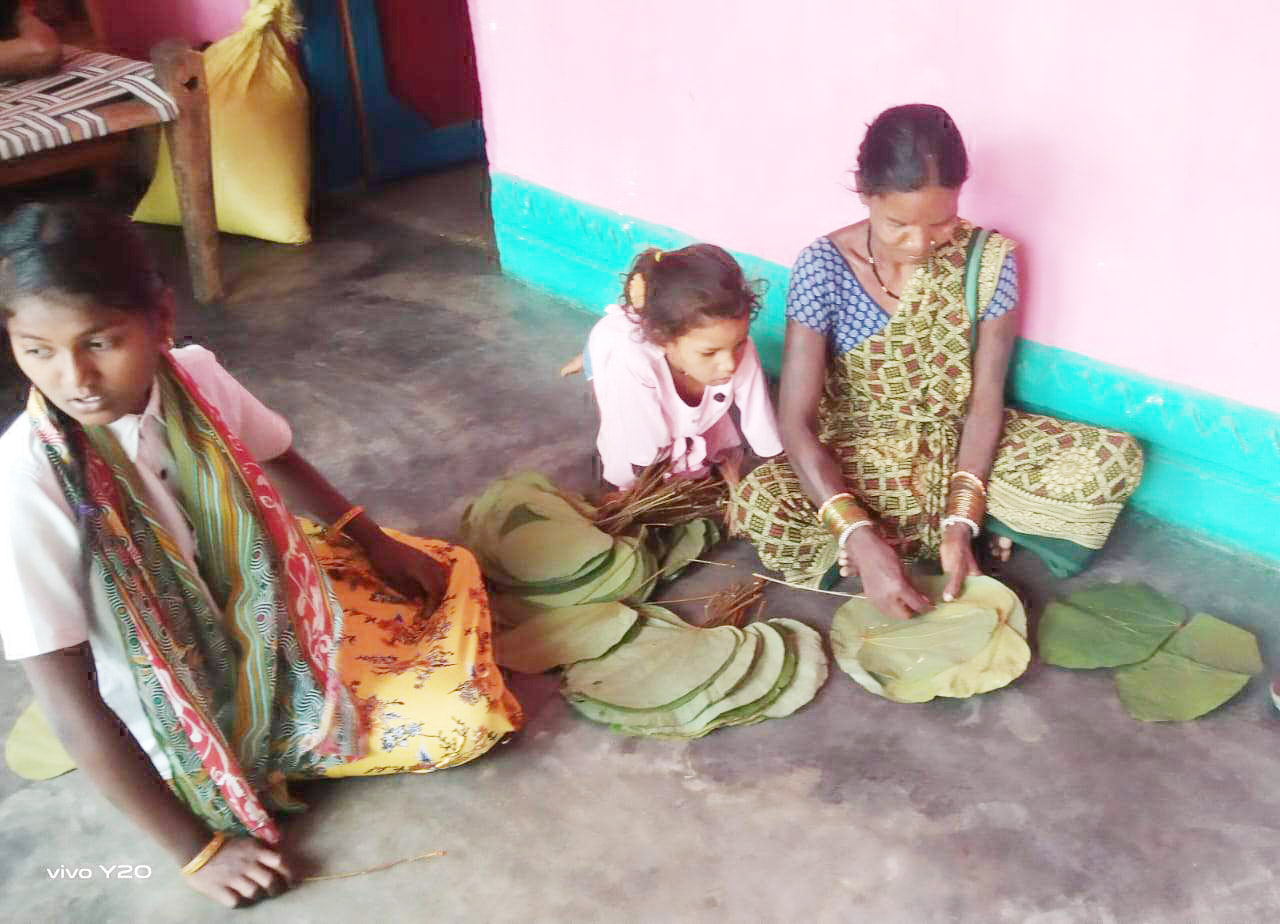 विशेष जनजाति कमार परिवार को किया जा रहा लाभान्वित विशेष जनजाति कमार परिवार को किया जा रहा लाभान्वित