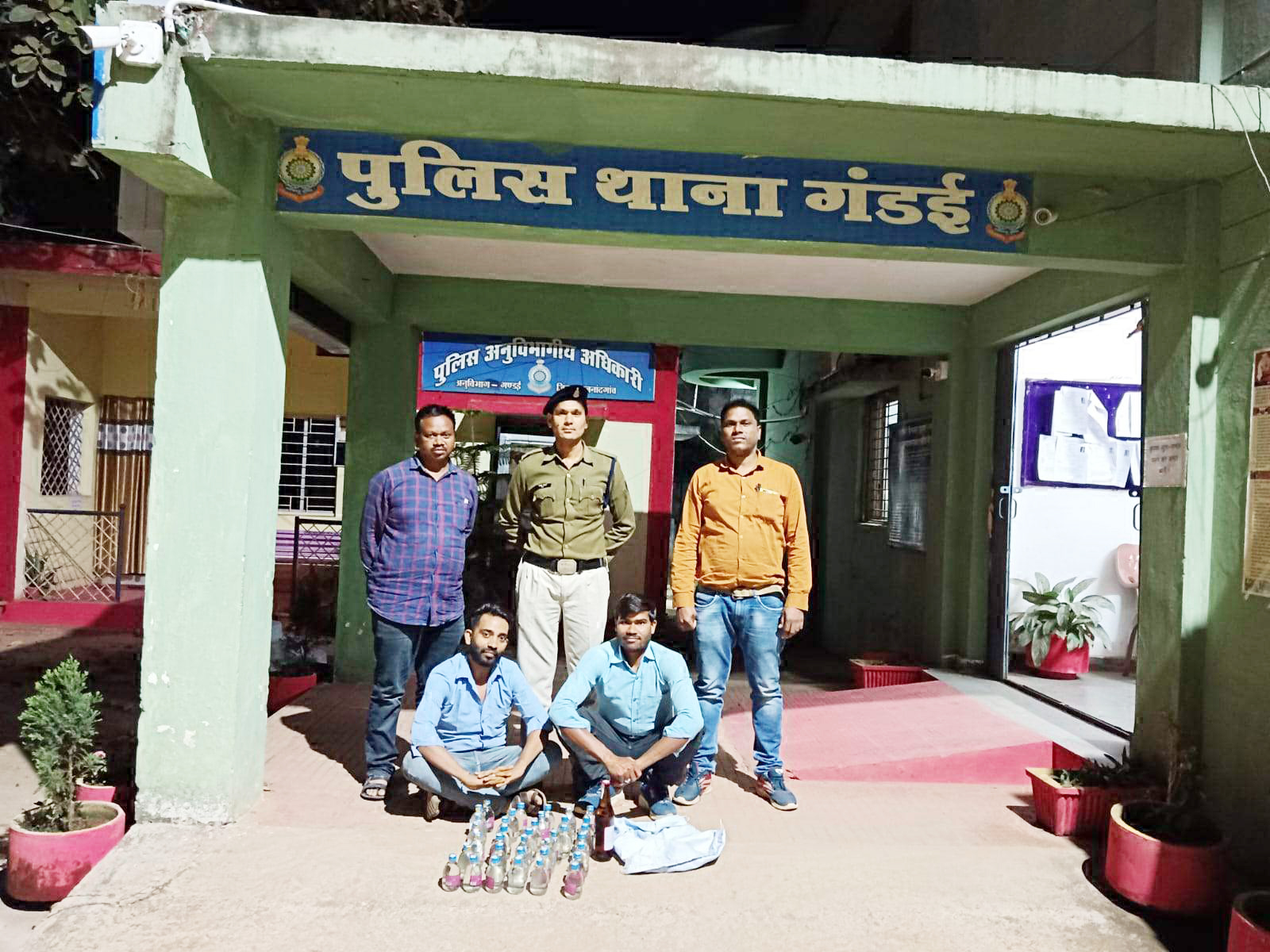 देशी शराब परिवहन करते 2 पकड़ाए देशी शराब परिवहन करते 2 पकड़ाए
