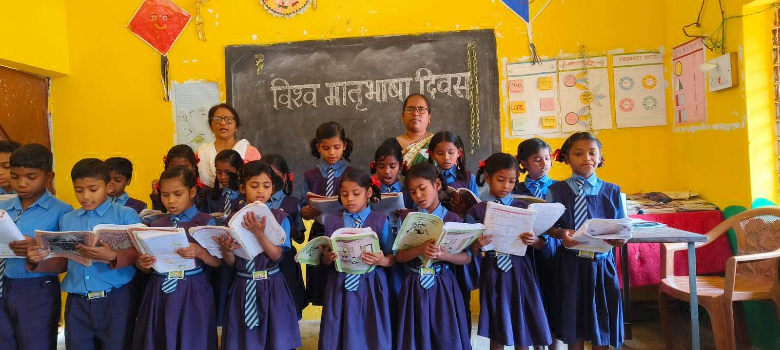 मातृभाषा दिवस, बच्चों ने पढ़ी हल्बी गोंडी छत्तीसगढ़ी में गीत कविताएं मातृभाषा दिवस, बच्चों ने पढ़ी हल्बी गोंडी छत्तीसगढ़ी में गीत कविताएं