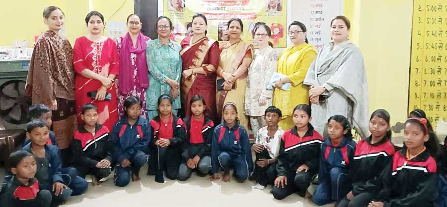 नई दिशा स्कूल में मनाया सीएम का जन्मदिन नई दिशा स्कूल में मनाया सीएम का जन्मदिन