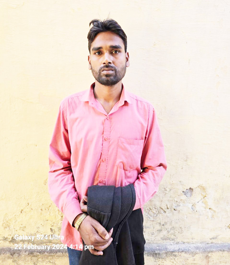 परीक्षा में पास करने के लिए छात्रा से मांगी आबरू, प्रोफेसर गिरफ्तार