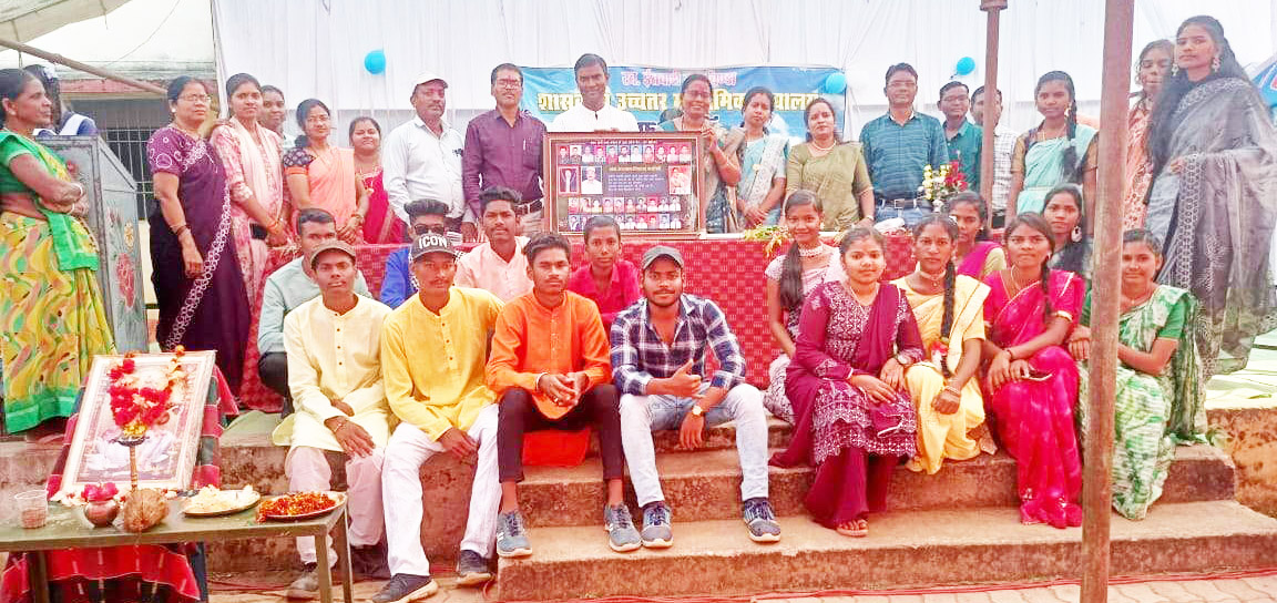 12वीं के विद्यार्थियों को दी विदाई