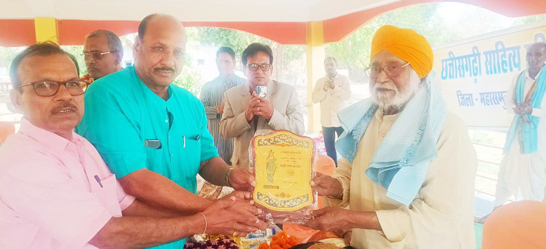 सुरजीत-नवदीप-डॉ.बिहारीलाल साहू को माटी रतन सम्मान सुरजीत-नवदीप-डॉ.बिहारीलाल साहू को माटी रतन सम्मान