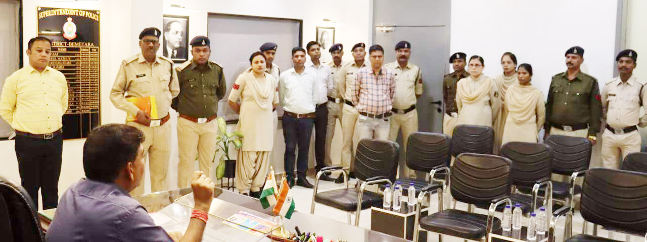 निर्धारित समय पर कार्यालय नहीं पहुंचने वालों को कारण बताओ नोटिस 