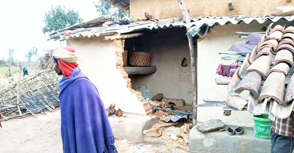 हाथियों का उत्पात, पांच स्कूल बंद