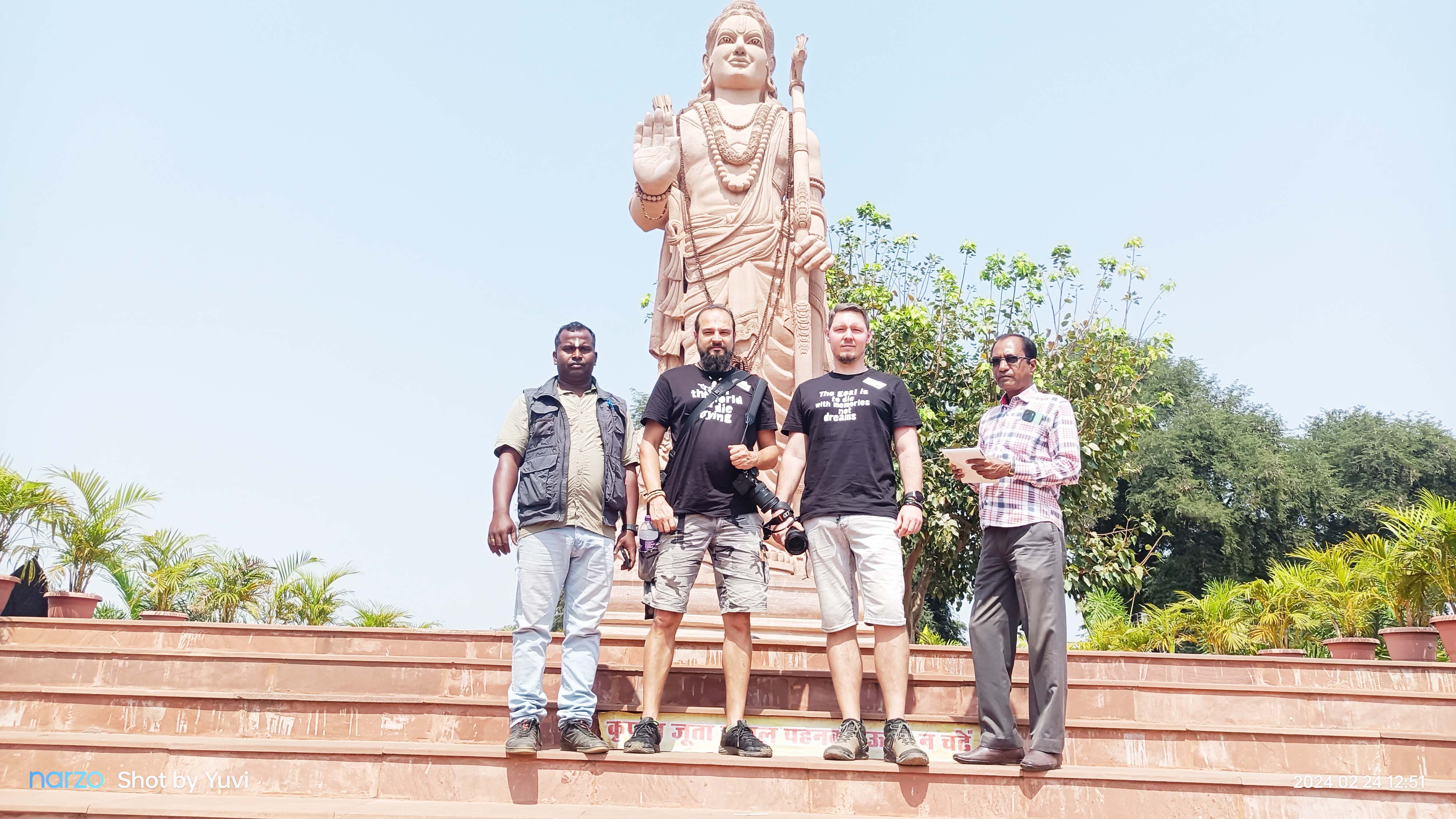 राजिम कुंभ कल्प मेला के पहले दिन पहुंचे विदेशी पर्यटक राजिम कुंभ कल्प मेला के पहले दिन पहुंचे विदेशी पर्यटक