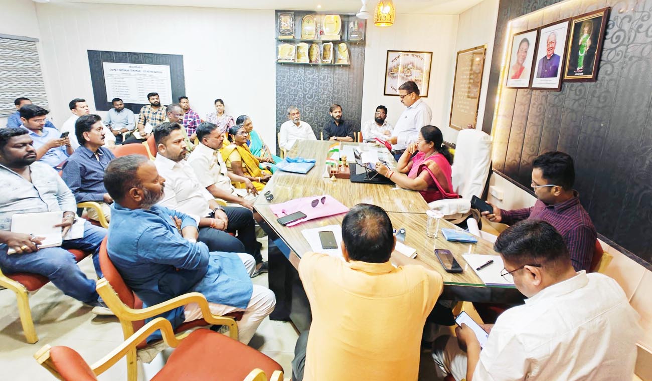 एमआईसी बैठक में आयुक्त को घेरते महापौर ने कहा, भाजपा के इशारे पर काम करना बंद करें एमआईसी बैठक में आयुक्त को घेरते महापौर ने कहा, भाजपा के इशारे पर काम करना बंद करें