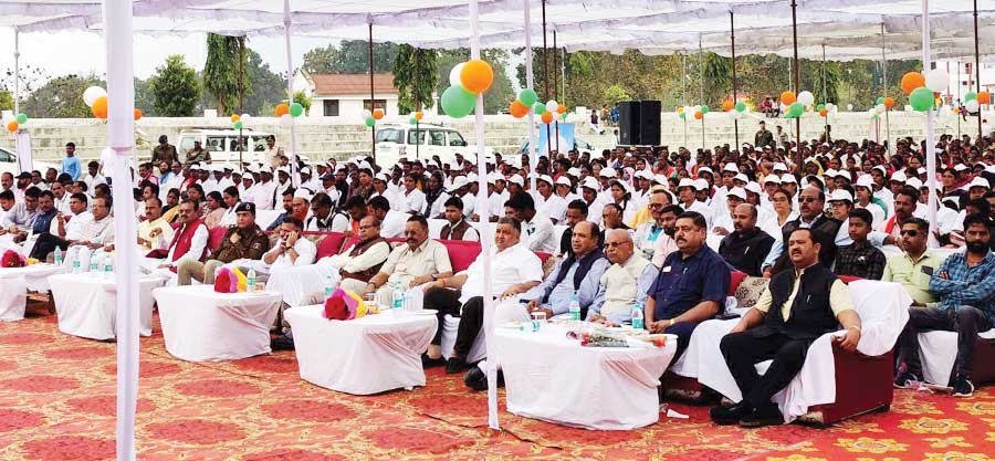 प्रधानमंत्री के हाथों अंबिकापुर-शिवनगर 52 किमी सडक़ का लोकार्पण प्रधानमंत्री के हाथों अंबिकापुर-शिवनगर 52 किमी सडक़ का लोकार्पण