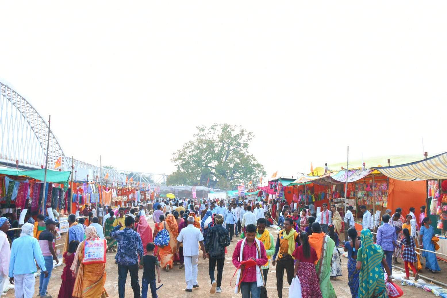 राजिम कुंभ कल्प मेला के दूसरे दिन रविवार को रही भारी भीड़ राजिम कुंभ कल्प मेला के दूसरे दिन रविवार को रही भारी भीड़