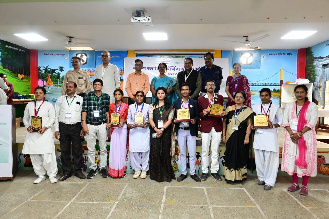 राज्य स्तरीय टिचिंग प्लान स्पर्धा में अनिल प्रथम