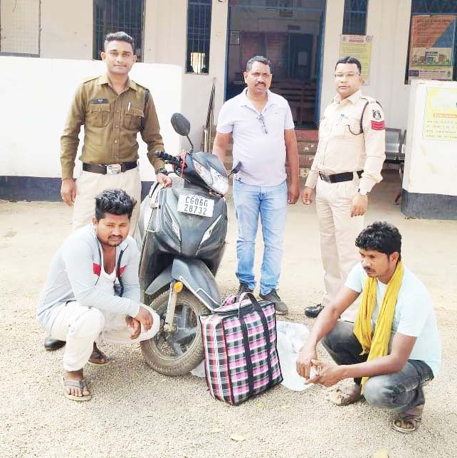 शराब परिवहन करते 2 गिरफ्तार शराब परिवहन करते 2 गिरफ्तार