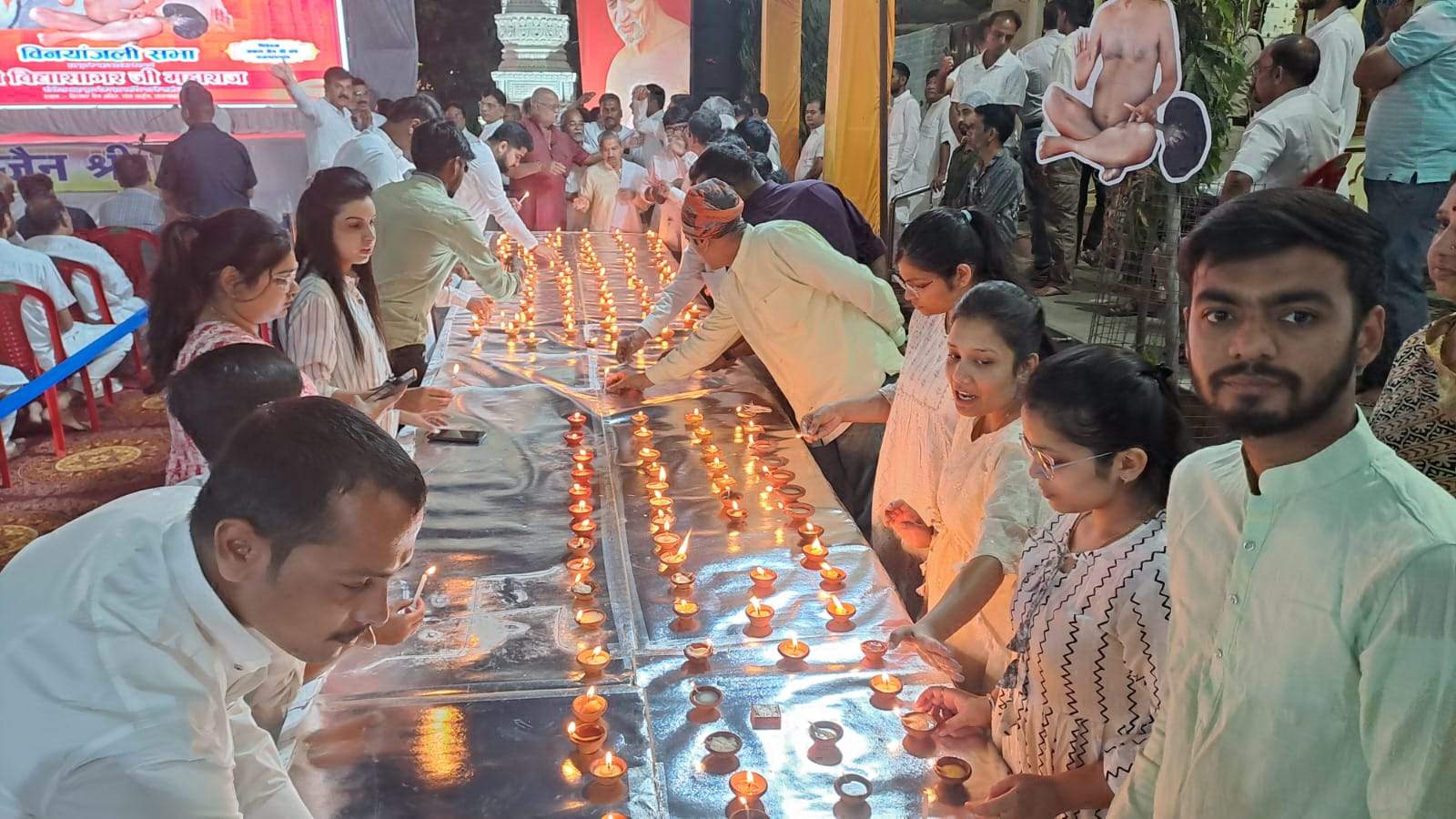 राष्ट्र संत विद्यासागर महाराज को भक्तिपूर्वक दी विनयांजलि राष्ट्र संत विद्यासागर महाराज को भक्तिपूर्वक दी विनयांजलि