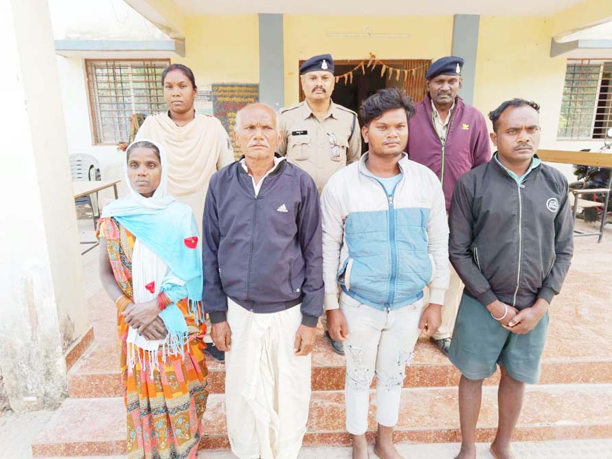 जमीन विवाद में पत्थर से कुचलकर की हत्या जमीन विवाद में पत्थर से कुचलकर की हत्या