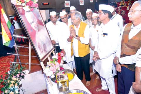 राष्ट्रीय संत को विनयांजलि देने उमड़ा सर्व समाज राष्ट्रीय संत को विनयांजलि देने उमड़ा सर्व समाज
