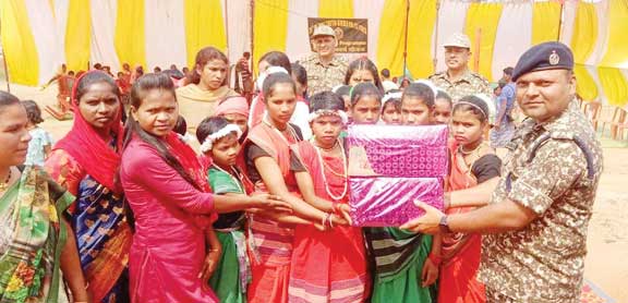 सिविक एक्शन कार्यक्रम, ग्रामीणों की स्वास्थ्य जांच, दवाइयां वितरित