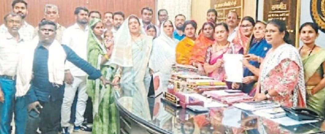 अविश्वास प्रस्ताव: 21 सदस्य अध्यक्ष-उपाध्यक्ष के खिलाफ उतरे