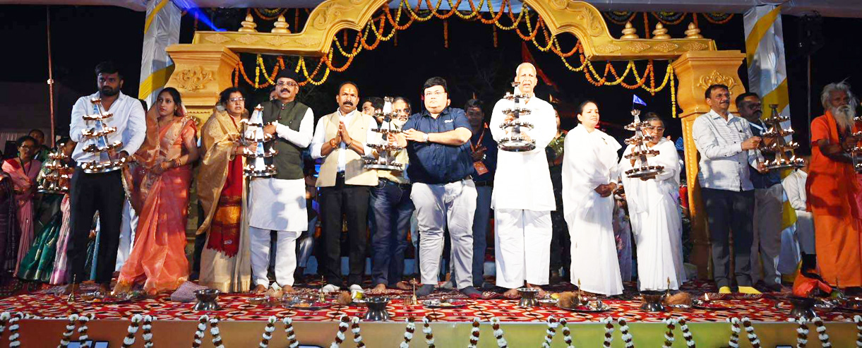 राजिम कुंभ कल्प मेला में प्रतिदिन हो रही महानदी की भव्य आरती 
