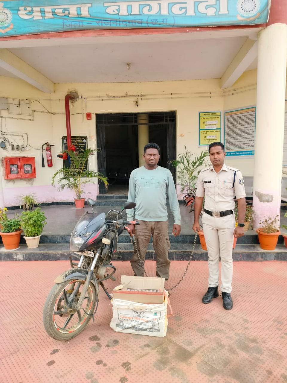 महाराष्ट्र की शराब संग आरोपी पकड़ाया महाराष्ट्र की शराब संग आरोपी पकड़ाया
