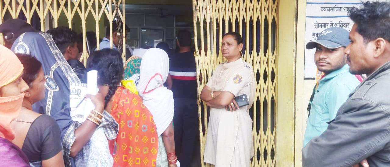 पुलिस ने होटल, वाहन व बैंकों की सुरक्षा जांची पुलिस ने होटल, वाहन व बैंकों की सुरक्षा जांची