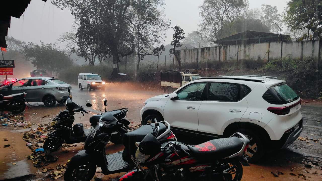 आंधी के साथ बारिश 