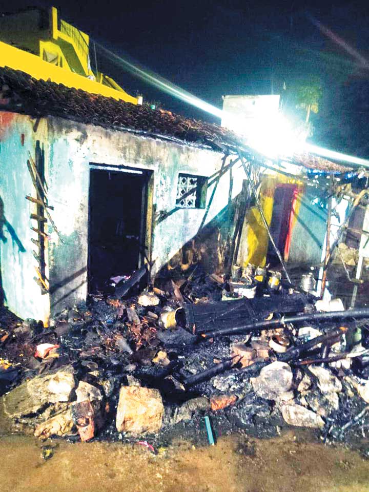 आगजनी के 36 घंटे बाद भी सुराग नहीं, मां-बेटे की हुई थी मौत आगजनी के 36 घंटे बाद भी सुराग नहीं, मां-बेटे की हुई थी मौत