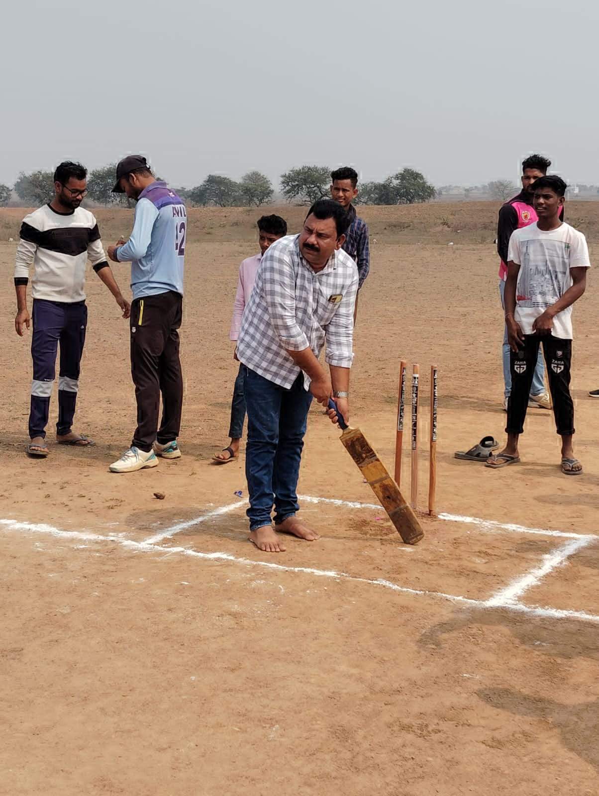 क्रिकेट स्पर्धा  का शुभारंभ