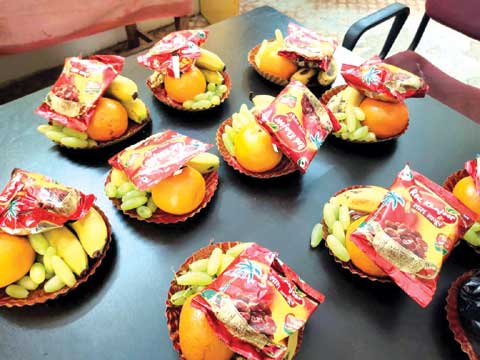 स्वास्थ्य कर्मचारी संगठन अपने स्थापना दिवस पर किया फल वितरण स्वास्थ्य कर्मचारी संगठन अपने स्थापना दिवस पर किया फल वितरण