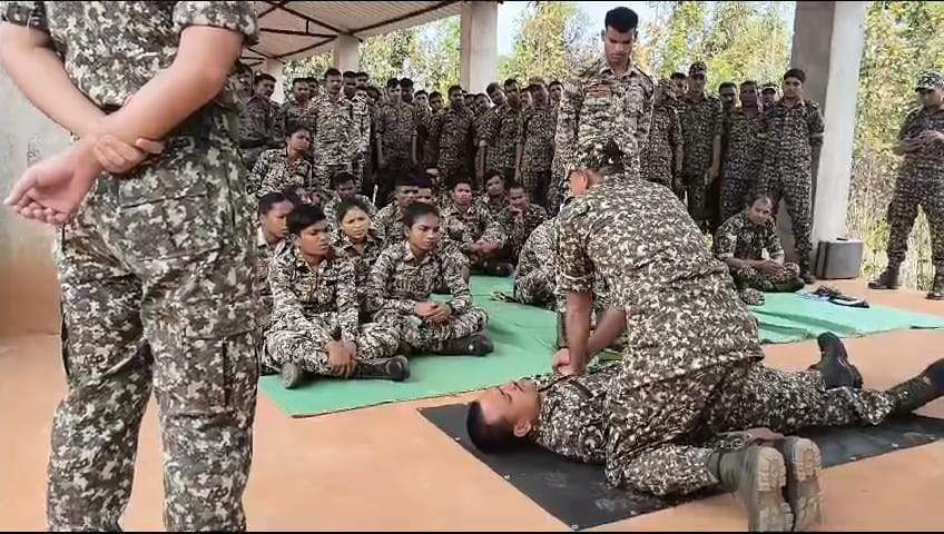 जवानों को प्राथमिक चिकित्सा की दी जानकारी जवानों को प्राथमिक चिकित्सा की दी जानकारी