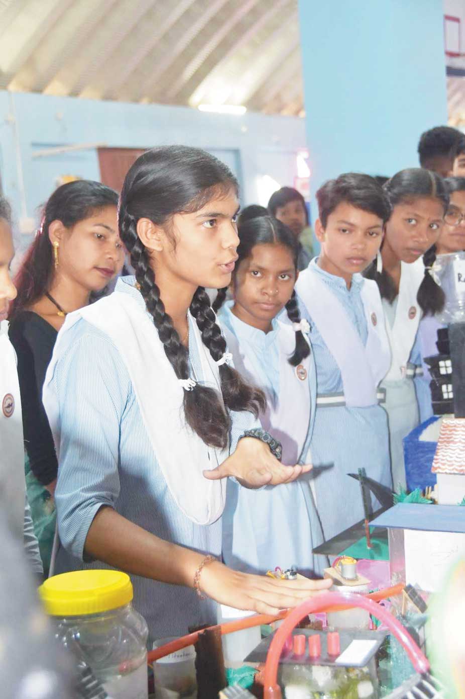 विज्ञान प्रदर्शनी में विद्यार्थियों ने दिखाई प्रतिभा