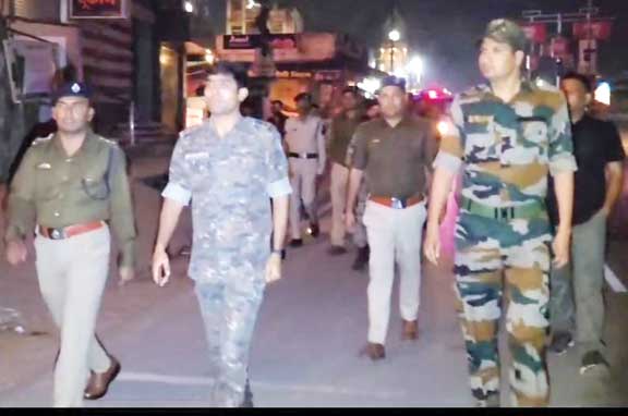 आधी रात सडक़ पर निकले एसपी आधी रात सडक़ पर निकले एसपी